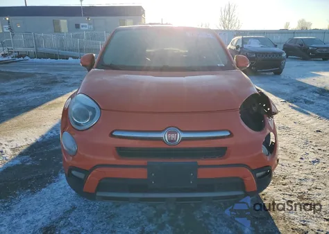 2016 Fiat 500X Trekking z USA, uszkodzony, nr VIN ZFBCFYCT1GP342528